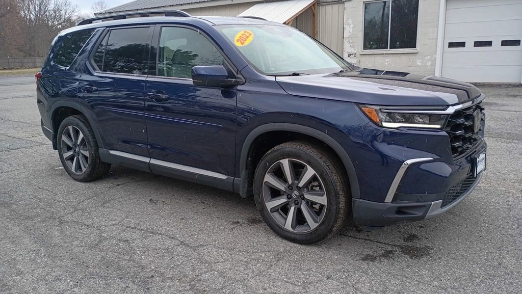 2023 Honda Pilot Touring AWD's photo