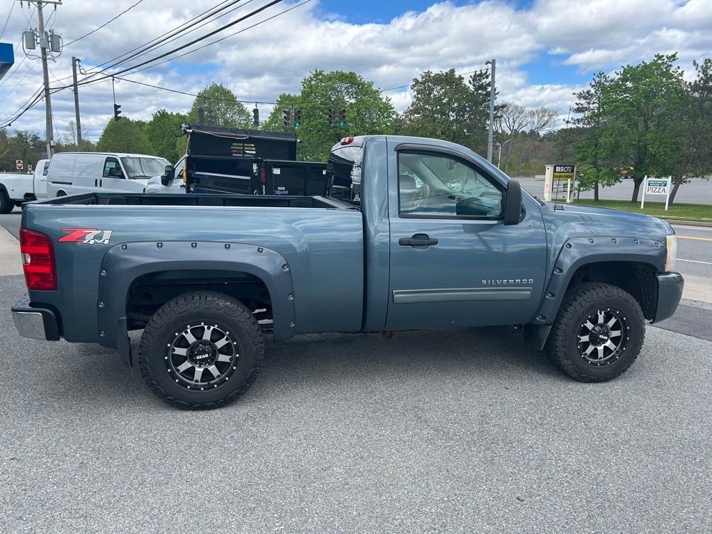 Used 2011 Chevrolet Silverado 1500 LT with VIN 1GCNKSE02BZ289496 for sale in Greenwich, NY
