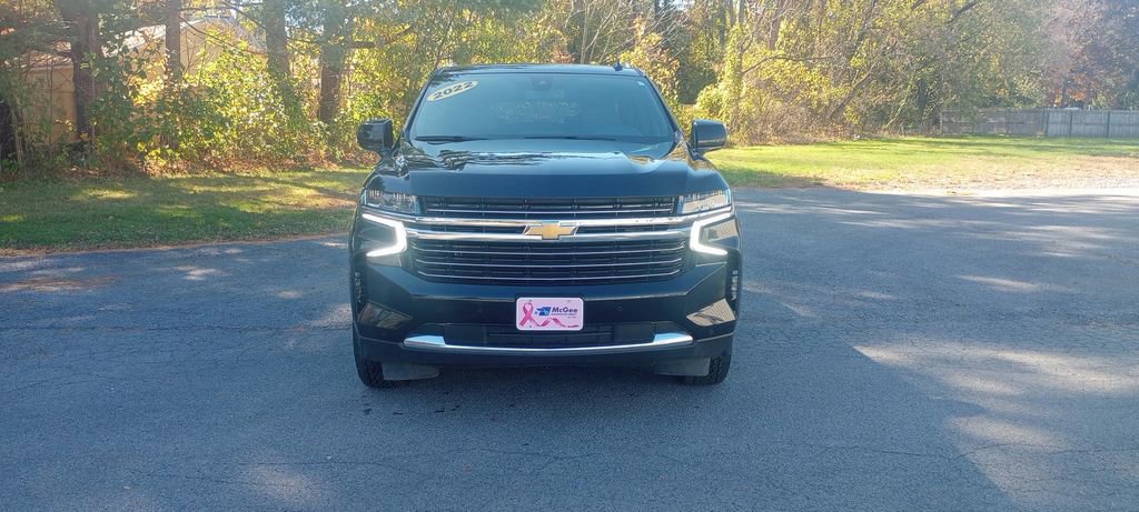 2022 Chevrolet Suburban LT photo 2