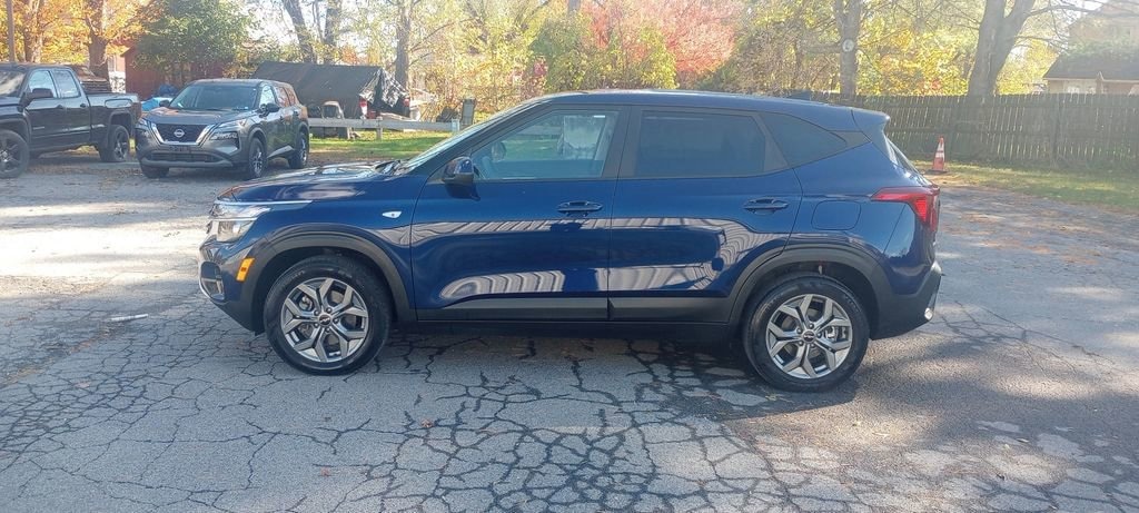Used 2025 Kia Seltos LX SUV