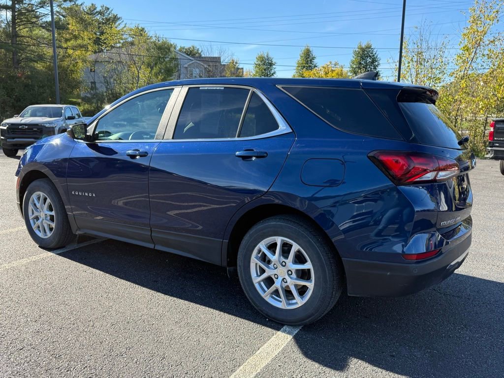 2022 Chevrolet Equinox LT photo 2
