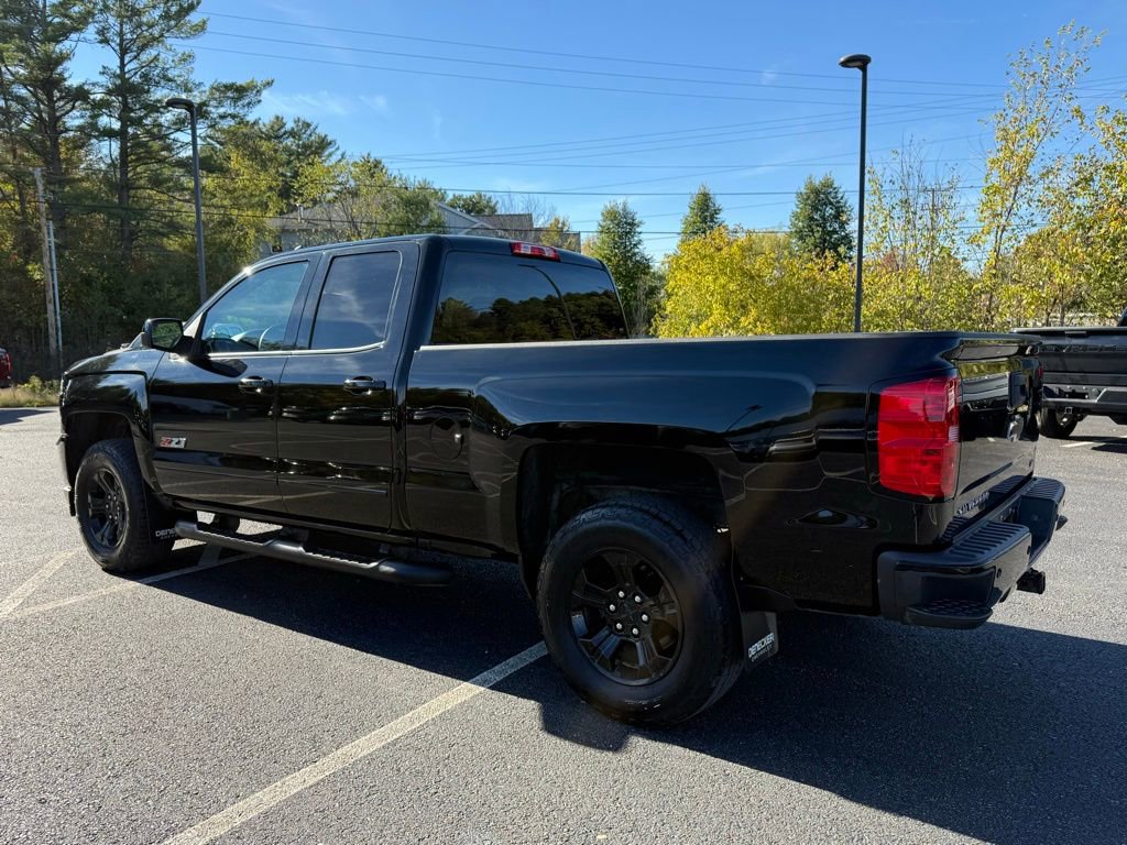 2019 Chevrolet Silverado LT photo 2