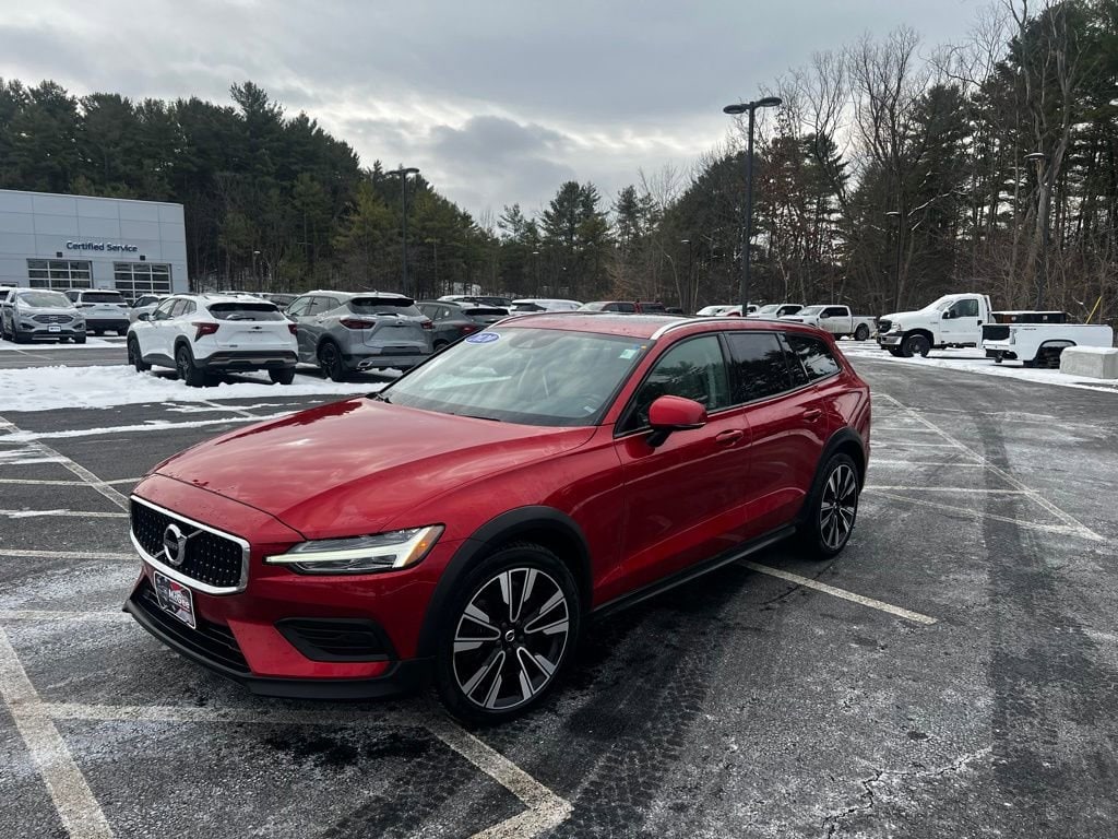 2020 Volvo V60 Cross Country Base's photo