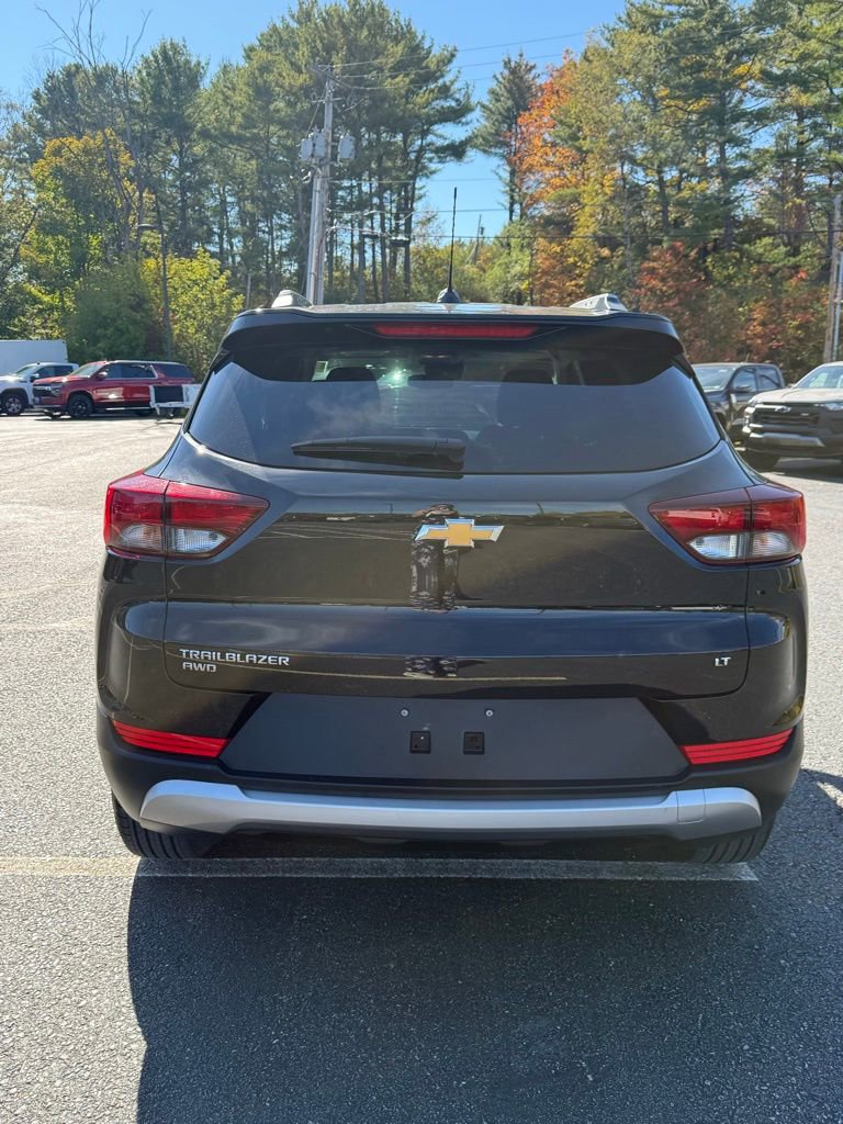 2024 Chevrolet Trailblazer LT photo 2
