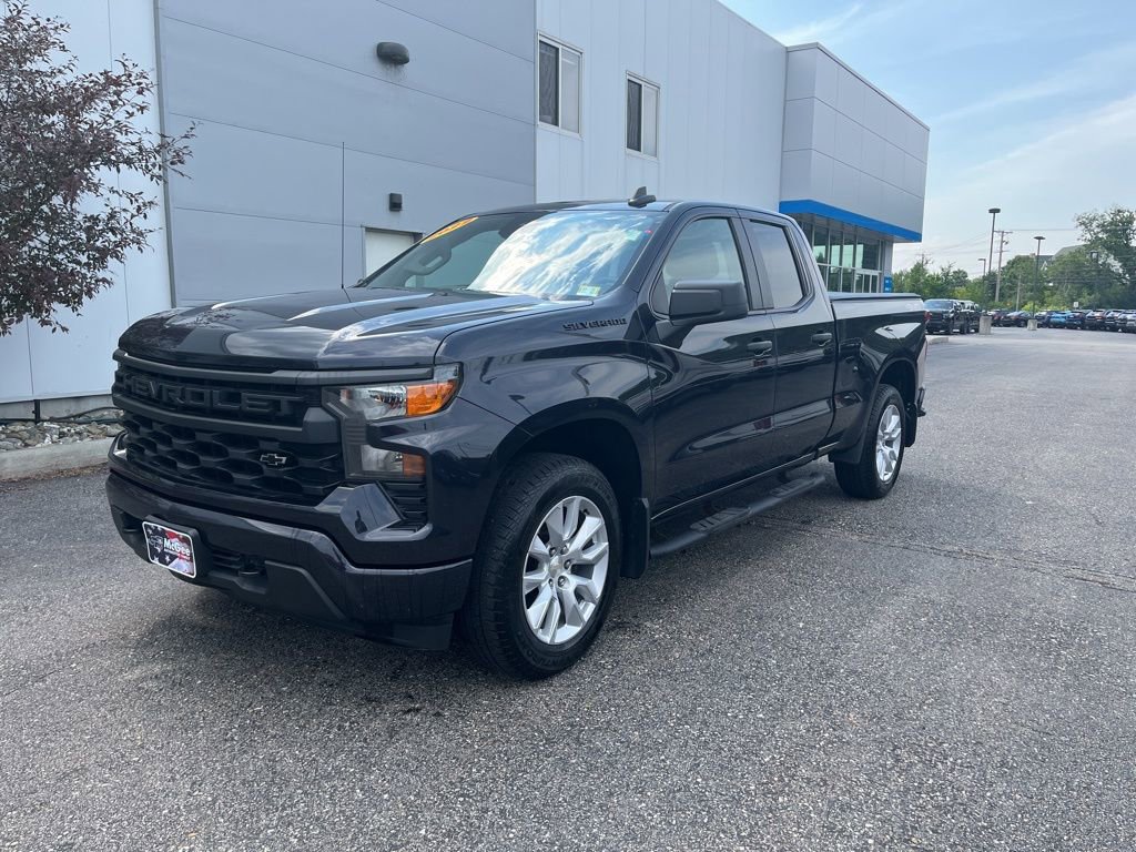 2022 Chevrolet Silverado 1500 Custom photo 3