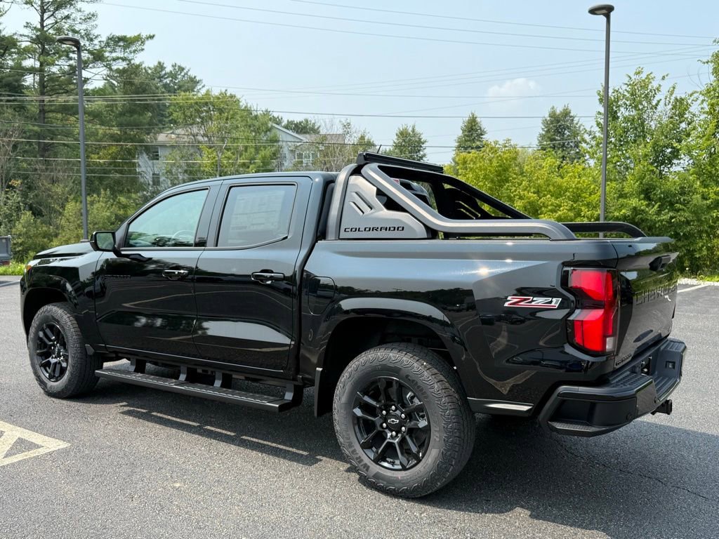 2025 Chevrolet Colorado Z71 photo 2