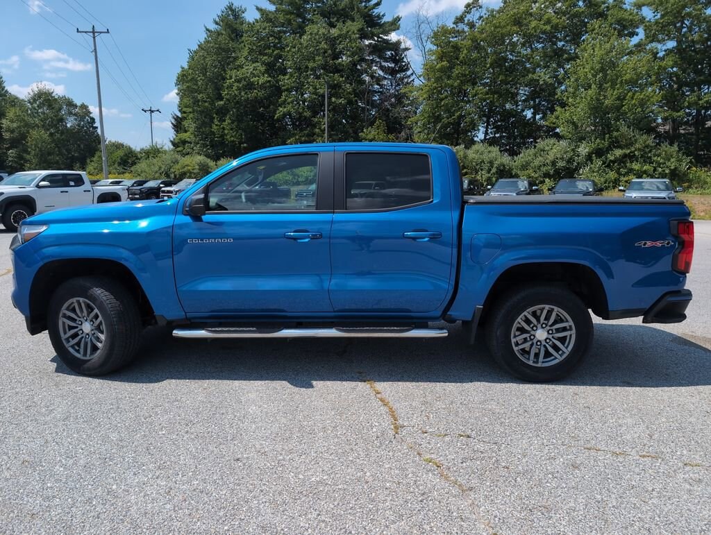 2023 Chevrolet Colorado LT photo 2