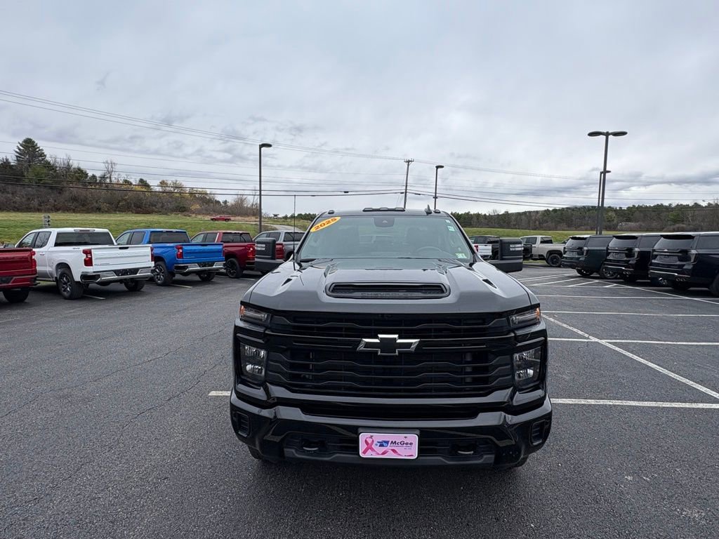 2025 Chevrolet Silverado 2500HD Custom photo 2