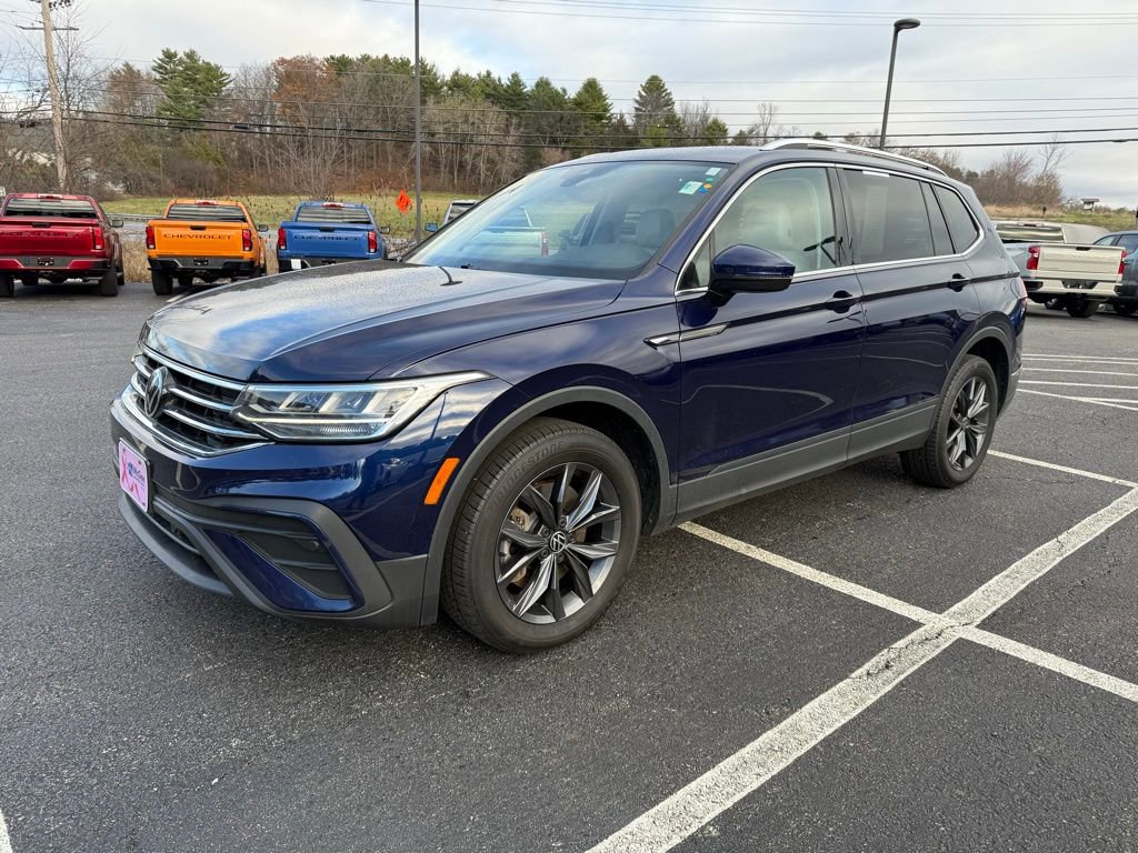 2023 Volkswagen Tiguan SE's photo