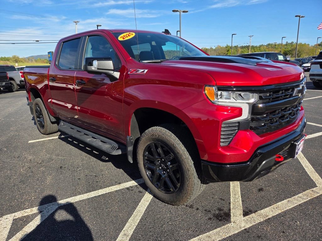 2025 Chevrolet Silverado 1500 LT Trail Boss photo 2