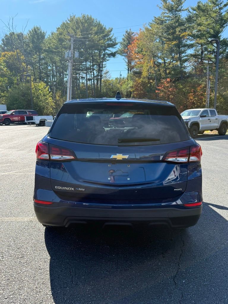 2022 Chevrolet Equinox LS photo 3