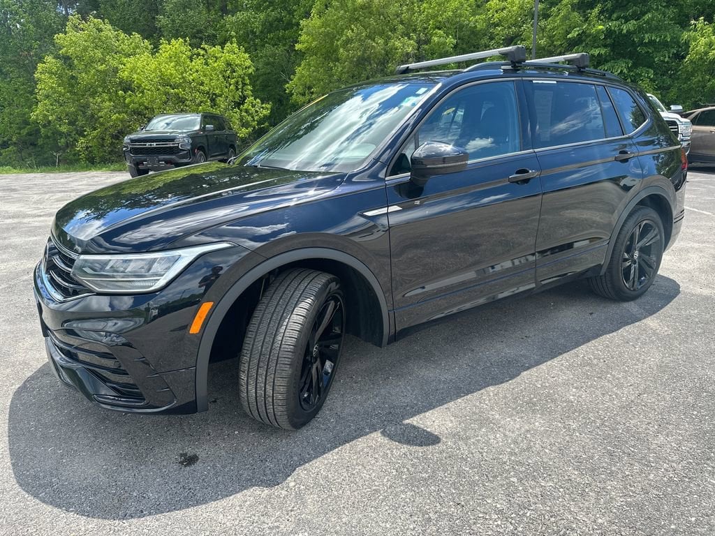 2023 Volkswagen Tiguan 2.0T SE R-Line Black 4Motion's photo
