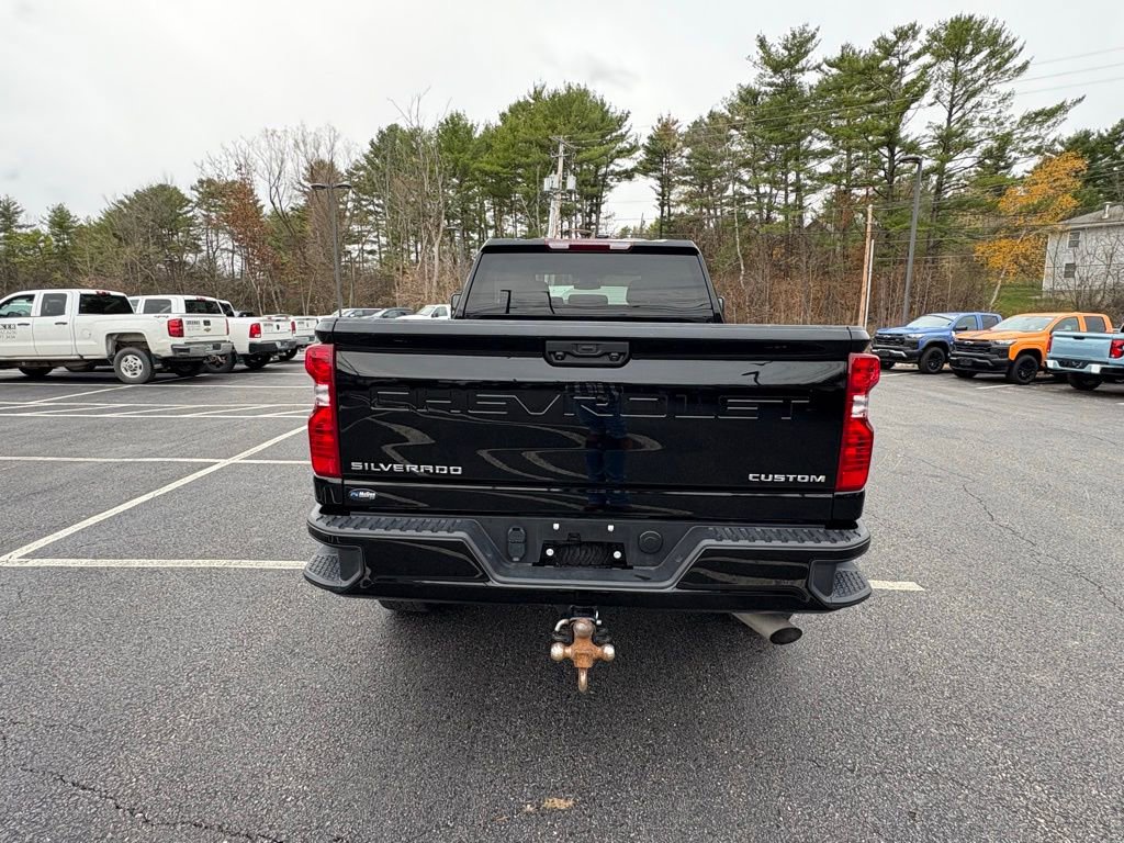 2025 Chevrolet Silverado 2500HD Custom photo 4