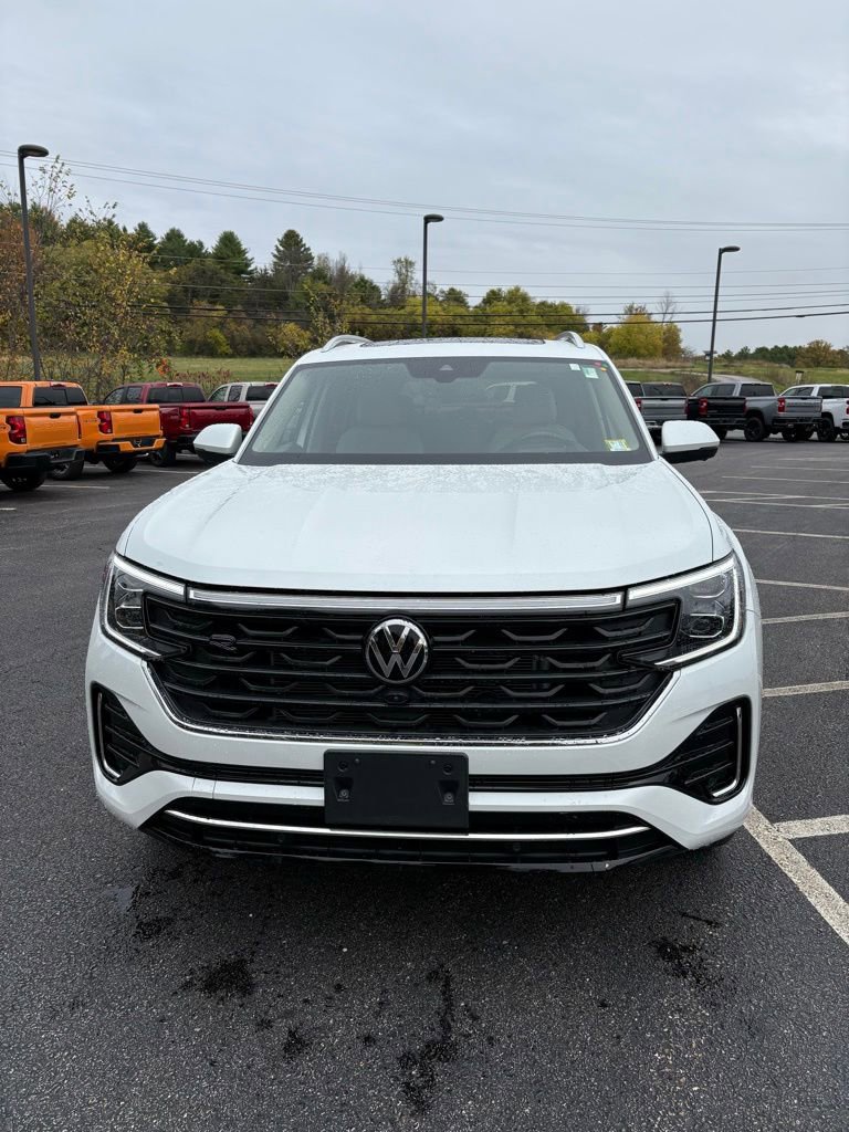 2025 Volkswagen Atlas SEL Premium R-Line photo 2