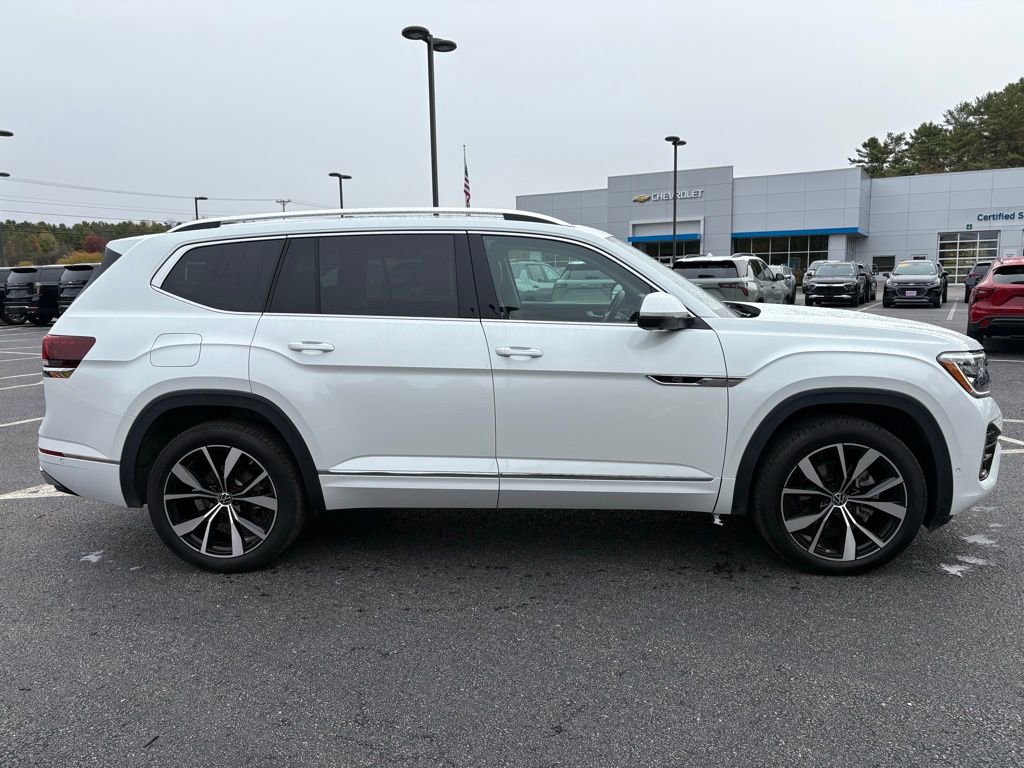 2025 Volkswagen Atlas SEL Premium R-Line photo 3