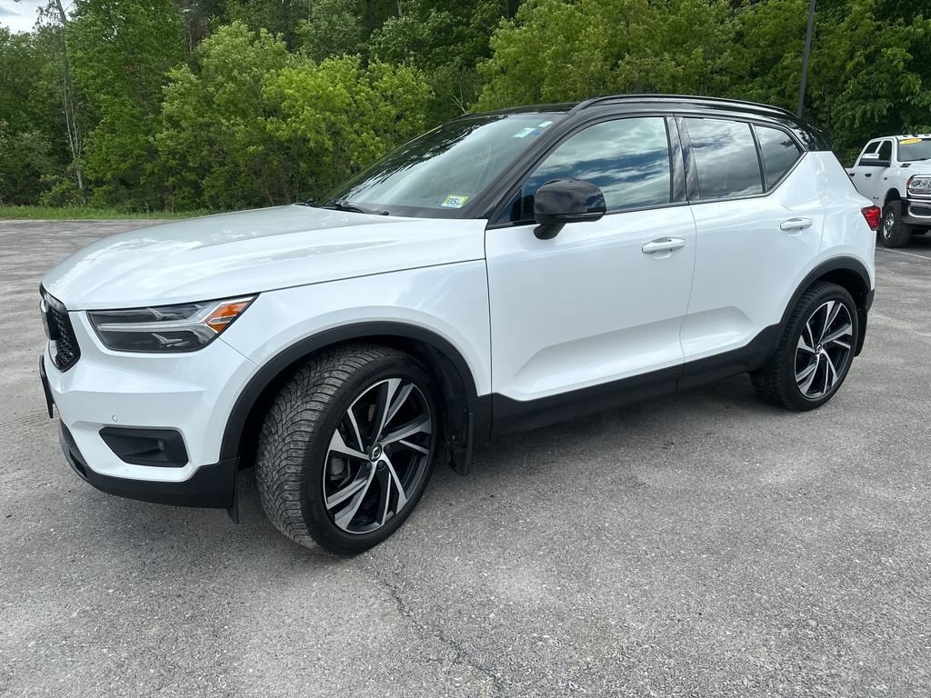 2021 Volvo XC40 T5 R-Design AWD's photo