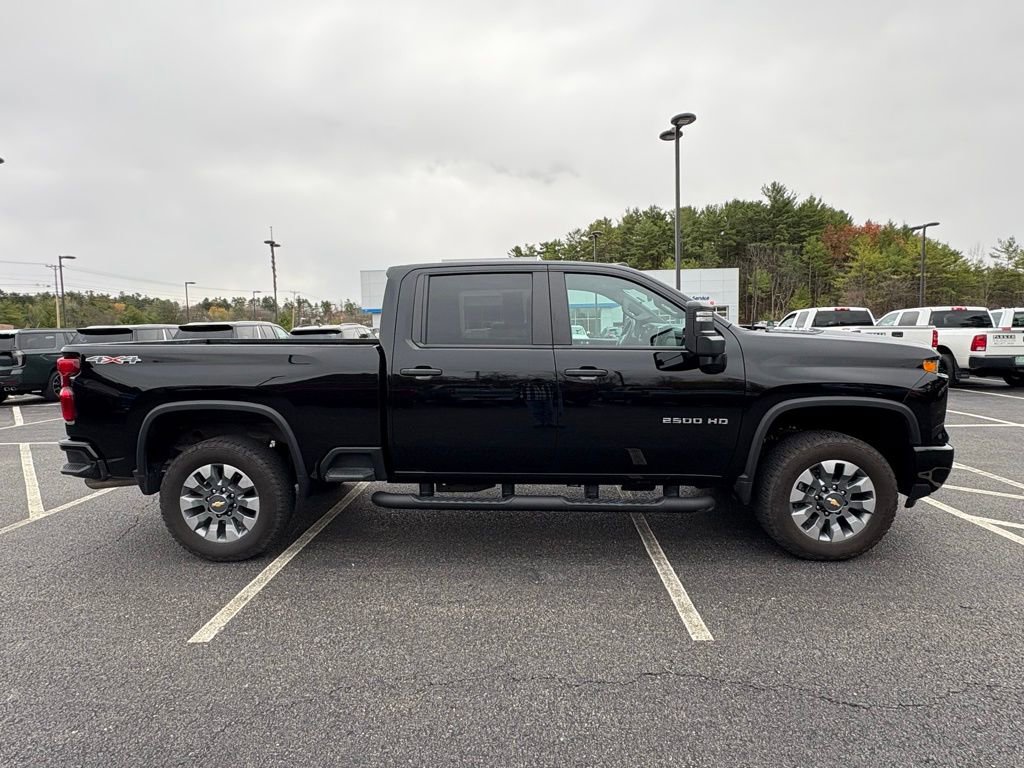 2025 Chevrolet Silverado 2500HD Custom photo 3