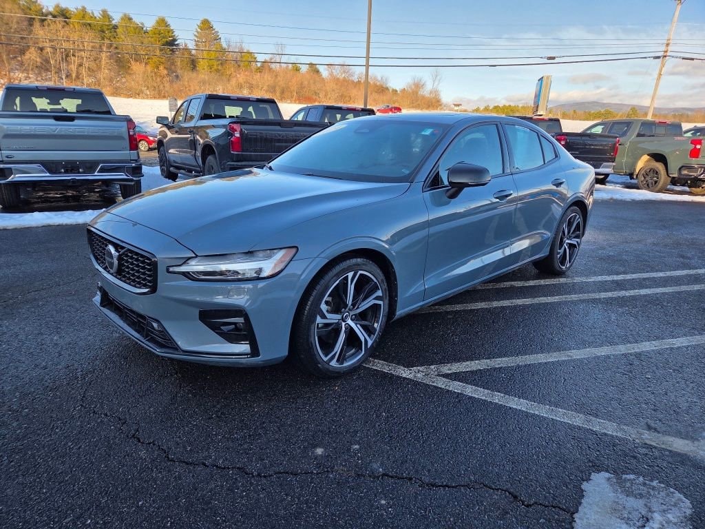 2024 Volvo S60 Core's photo