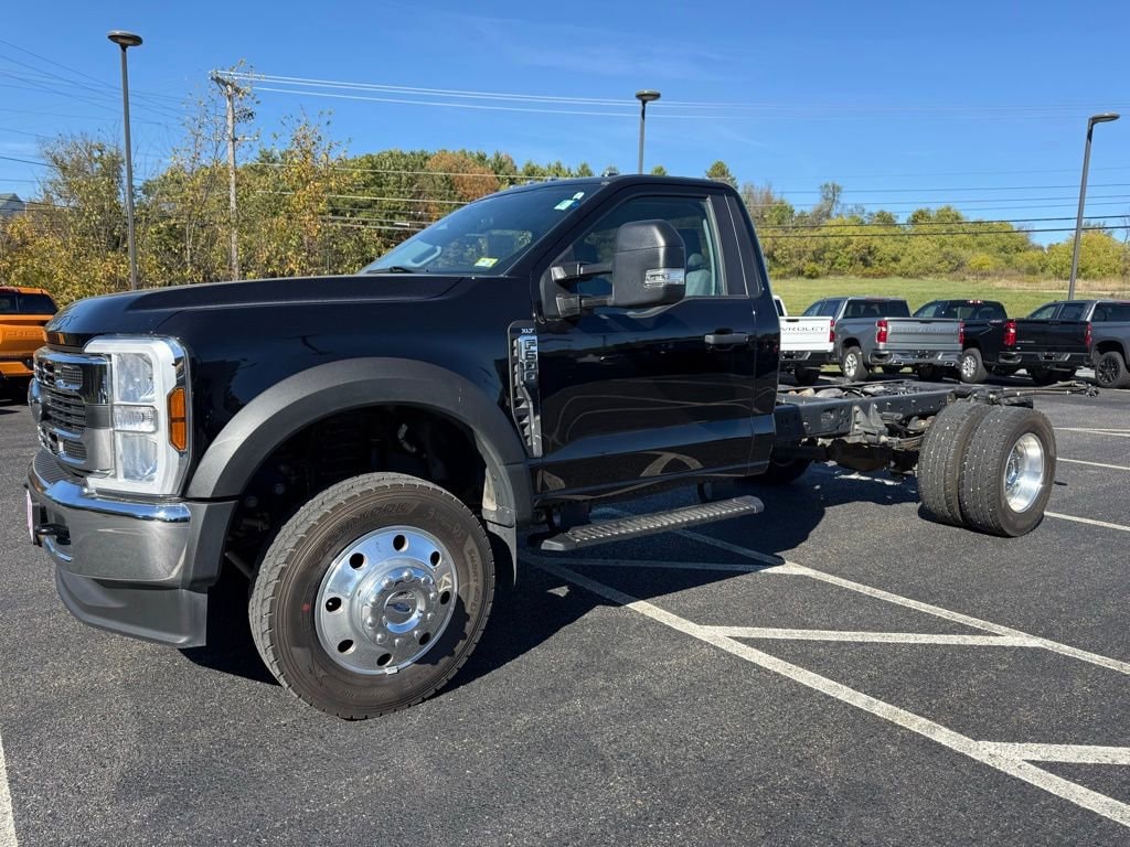 2024 Ford F-600 Super Duty Chassis Cab XLT