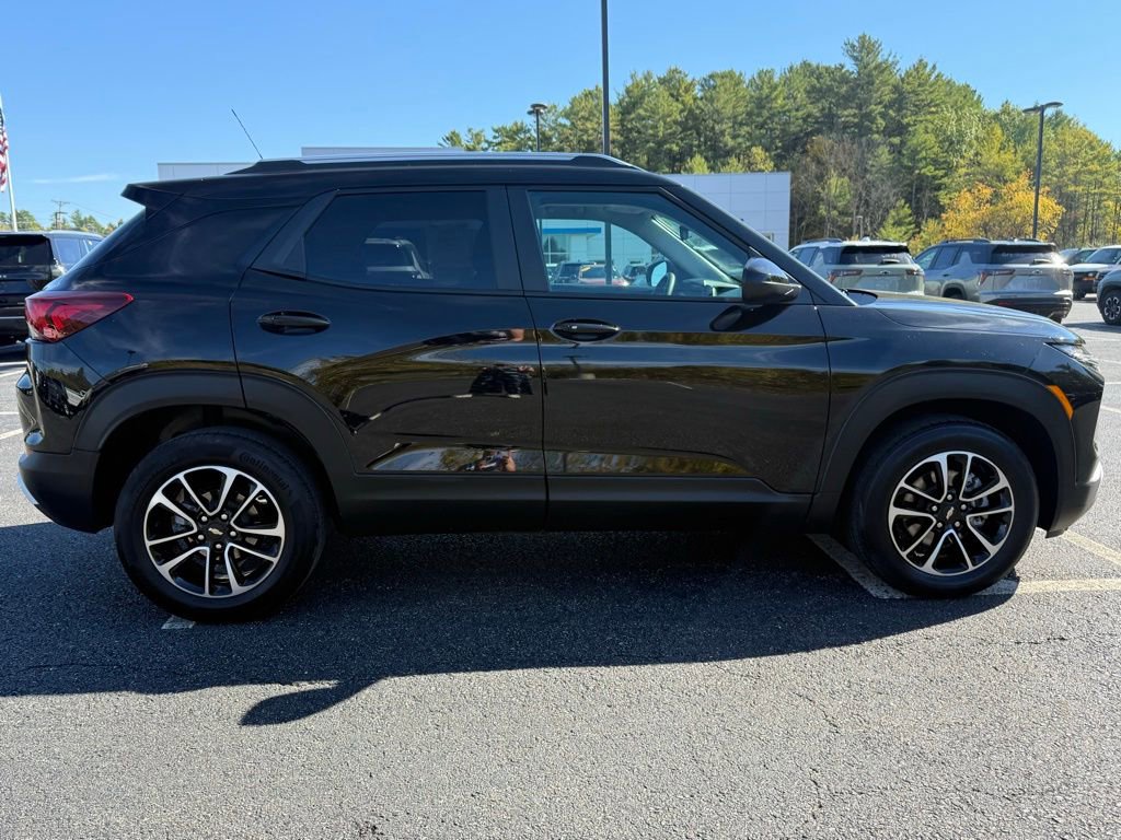 2024 Chevrolet Trailblazer LT photo 3