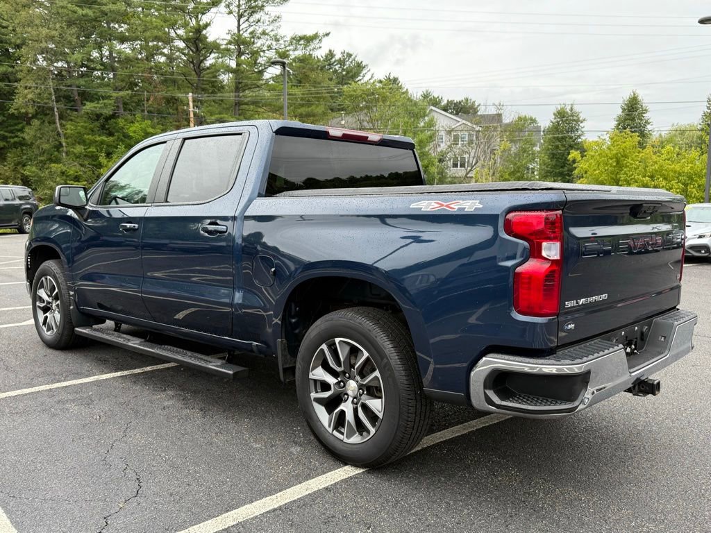 2022 Chevrolet Silverado 1500 LT photo 2