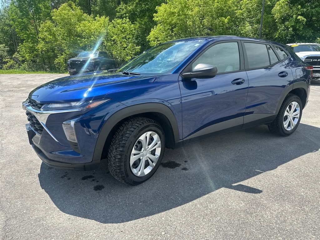 2024 Chevrolet Trax LS's photo