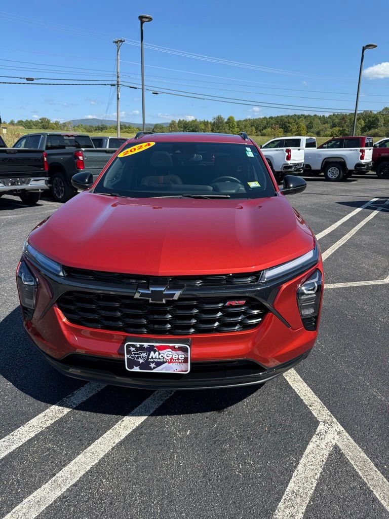 2024 Chevrolet Trax photo 2