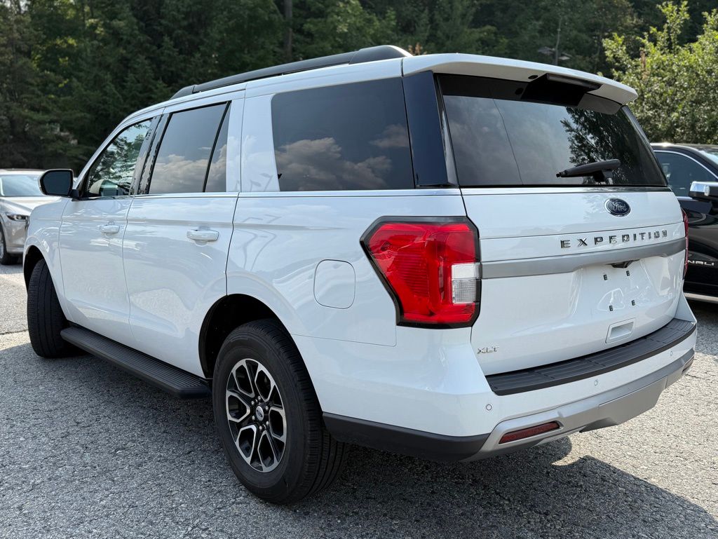 2024 Ford Expedition XLT photo 3