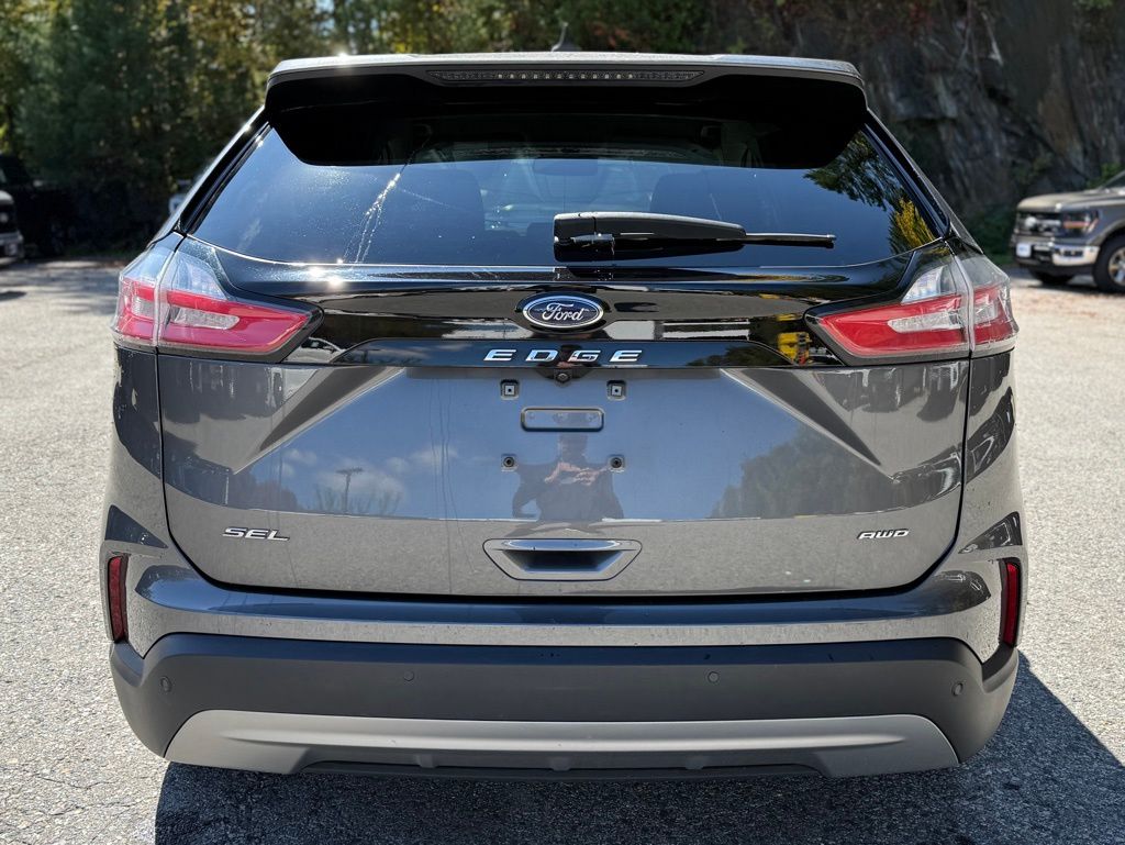 2023 Ford Edge SEL photo 4