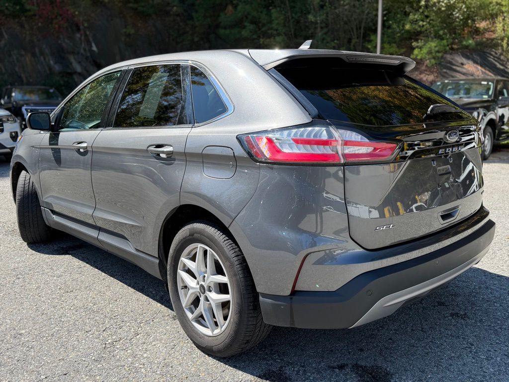 2023 Ford Edge SEL photo 3