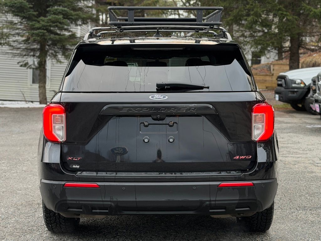 2021 Ford Explorer XLT photo 2