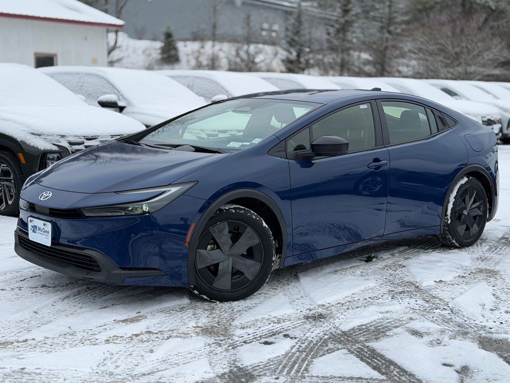 2024 Toyota Prius LE's photo