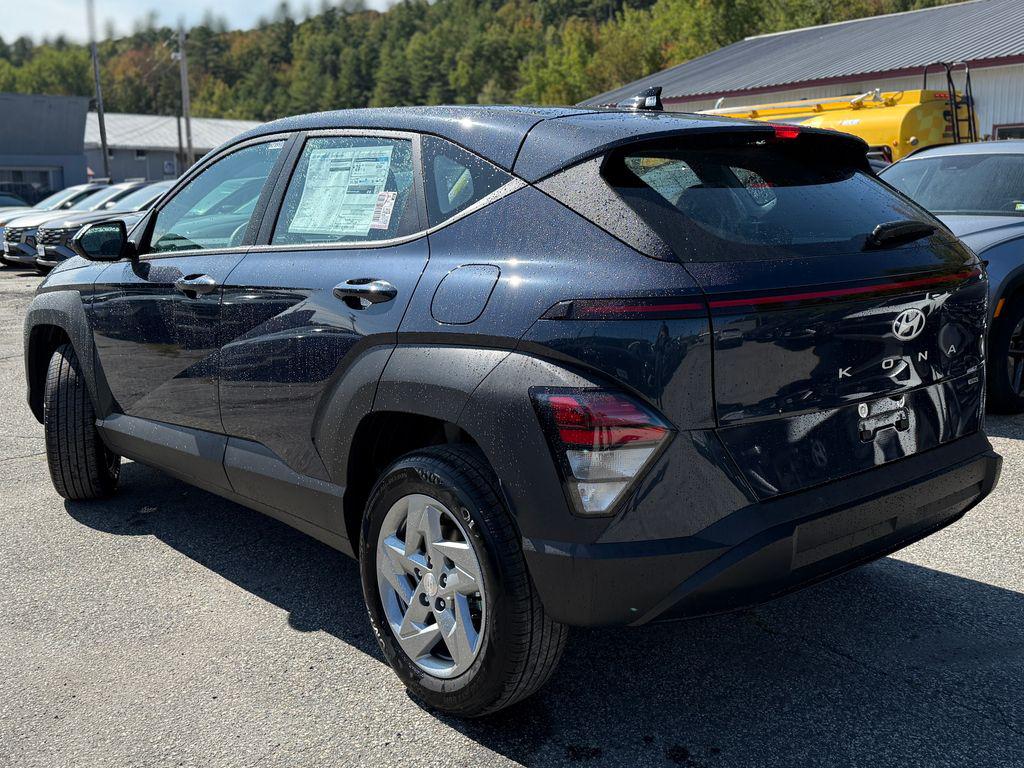 2026 Hyundai Kona SE photo 3