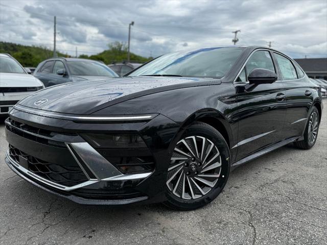 2025 Hyundai Sonata Hybrid Sedan 