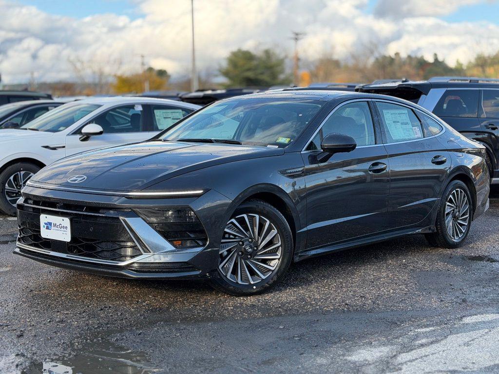 2025 Hyundai Sonata Hybrid Sedan  2025 Hyundai Sonata Hybrid Sedan