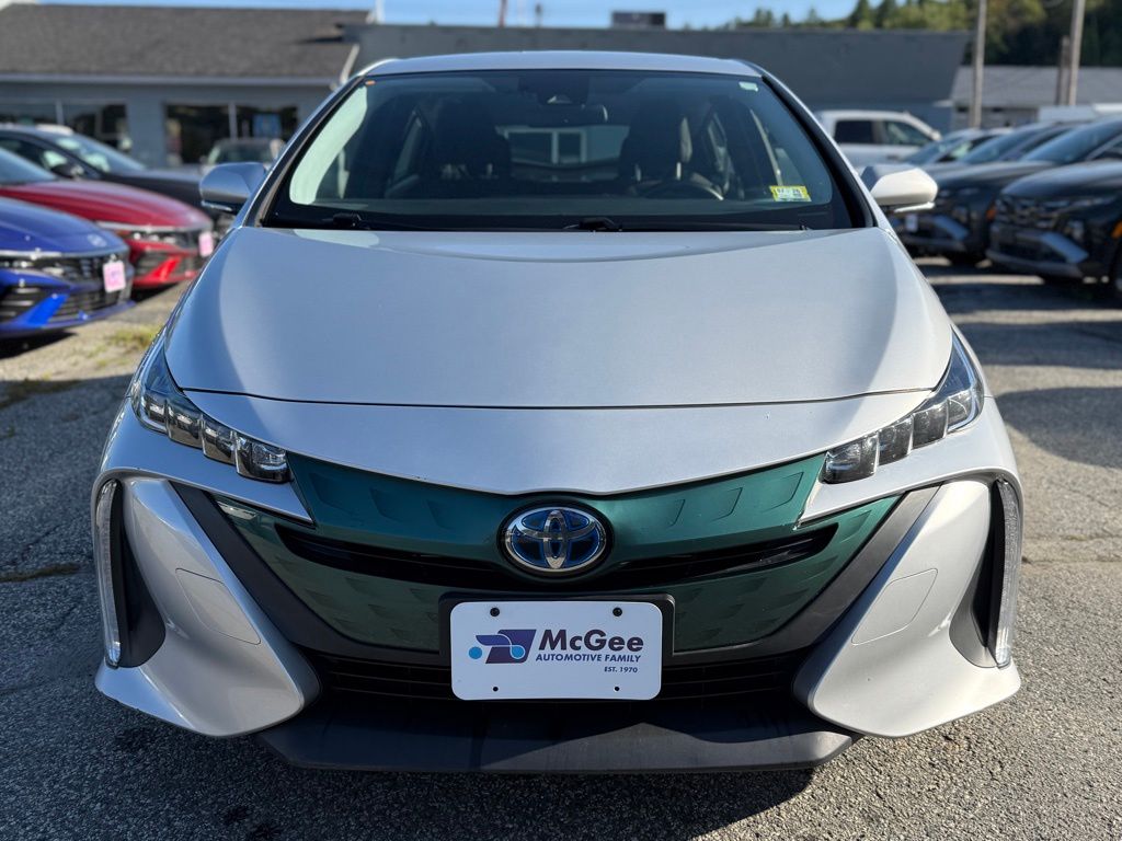 2017 Toyota Prius Prime Plus photo 2