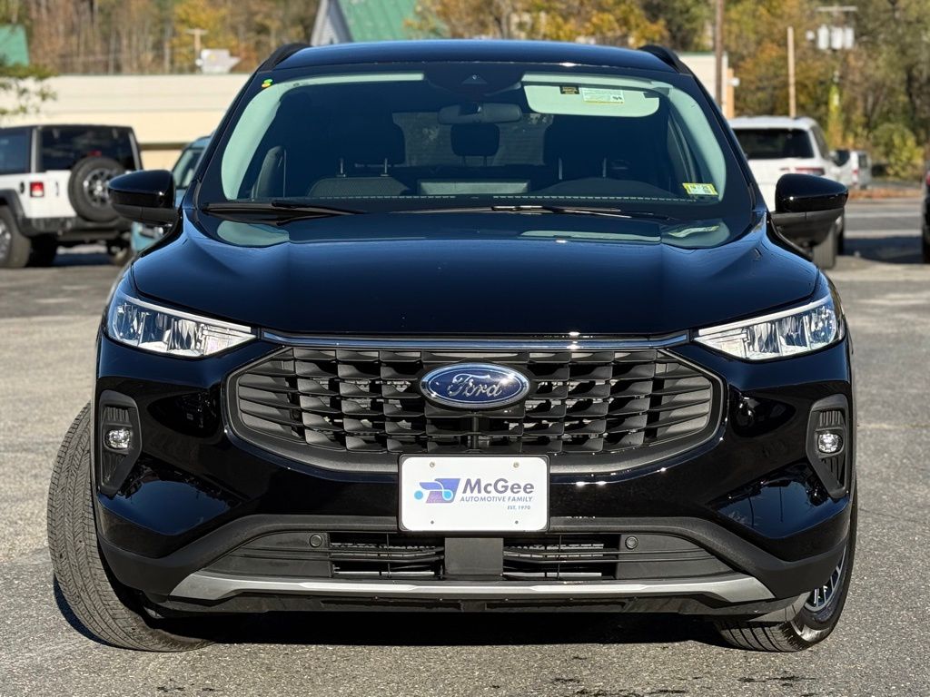 2023 Ford Escape Base photo 2