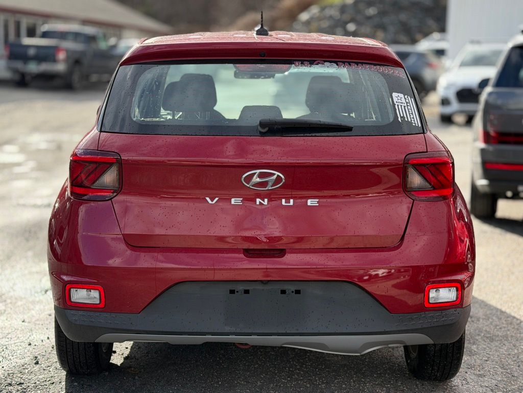 2023 Hyundai Venue SE photo 2