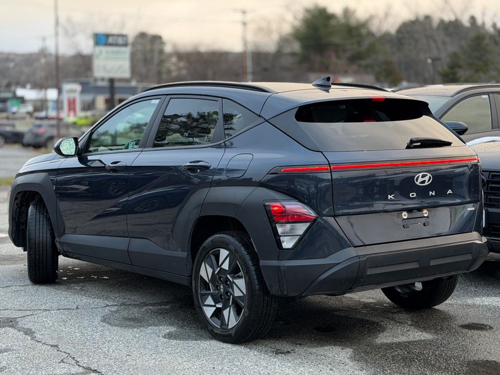 2024 Hyundai Kona SEL photo 3