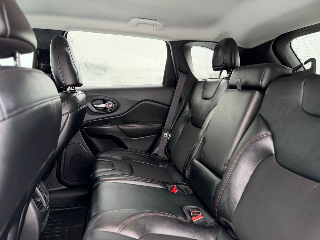 Used 2022 Jeep Cherokee Trailhawk SUV