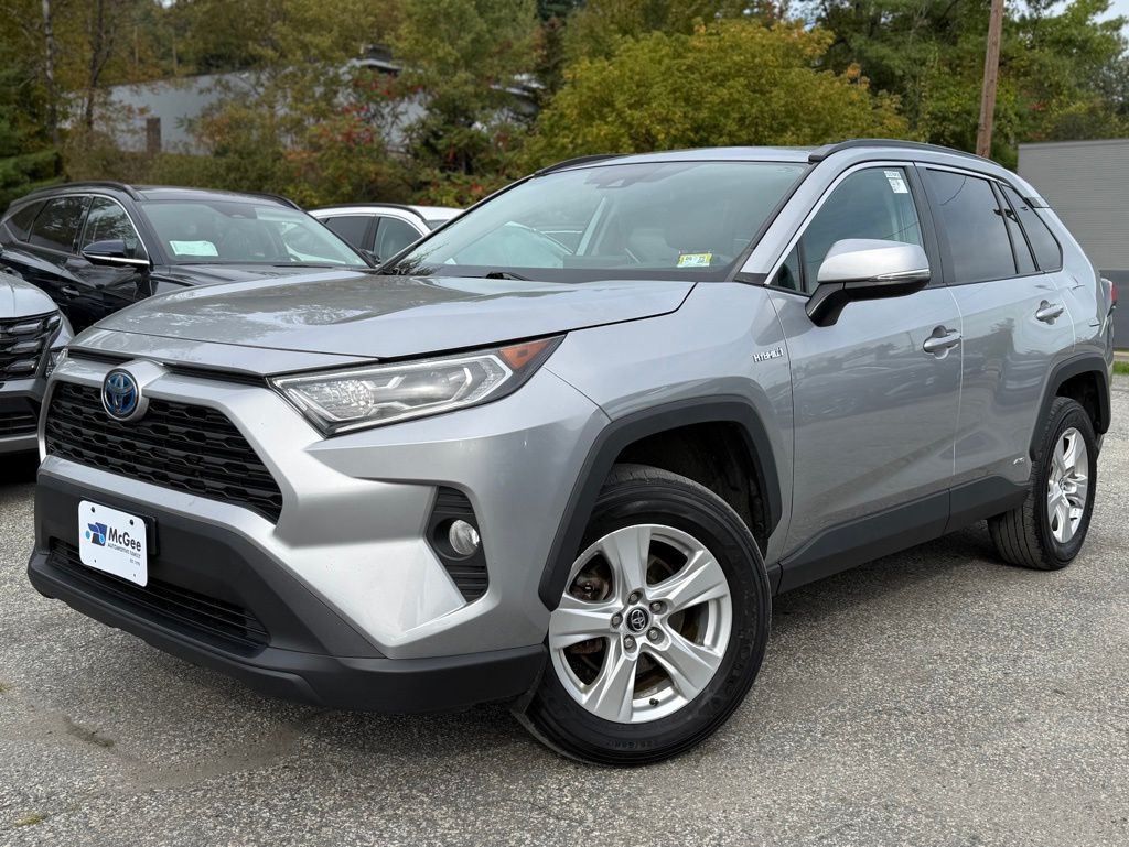 2020 Toyota RAV4 XLE's photo