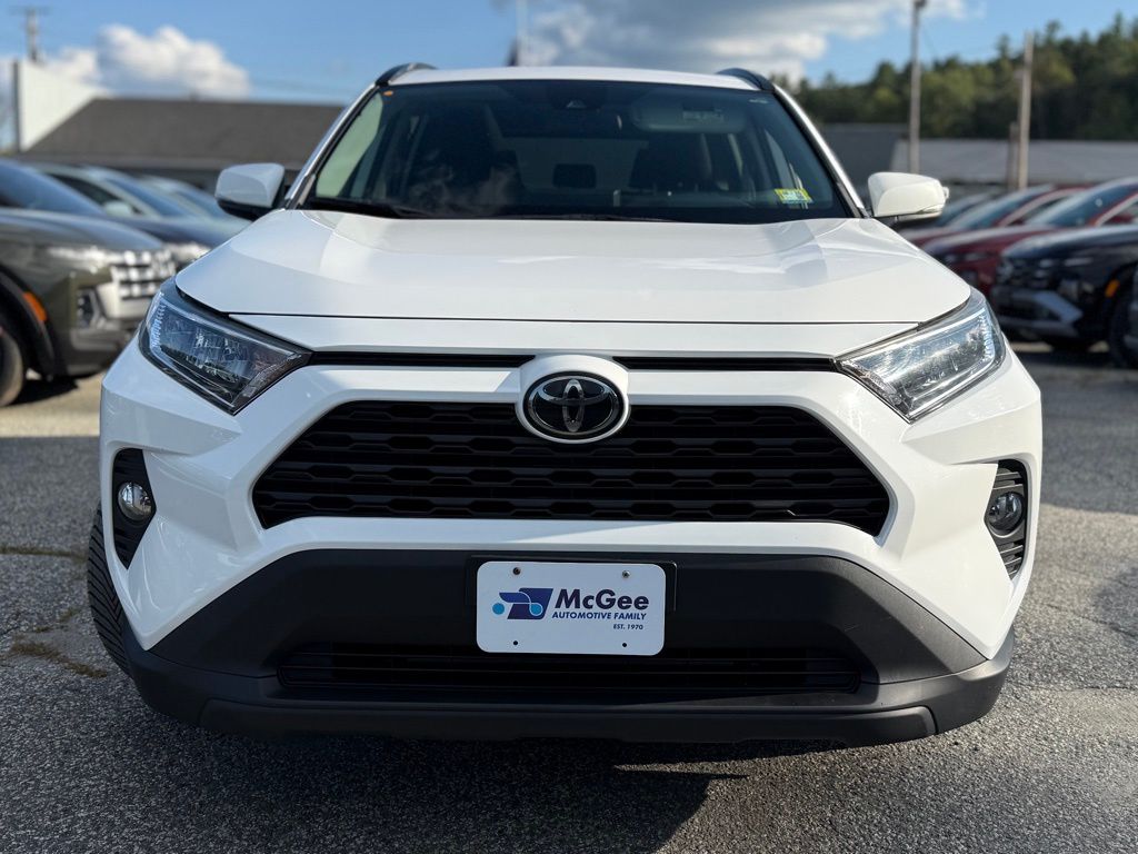 2019 Toyota RAV4 XLE photo 2