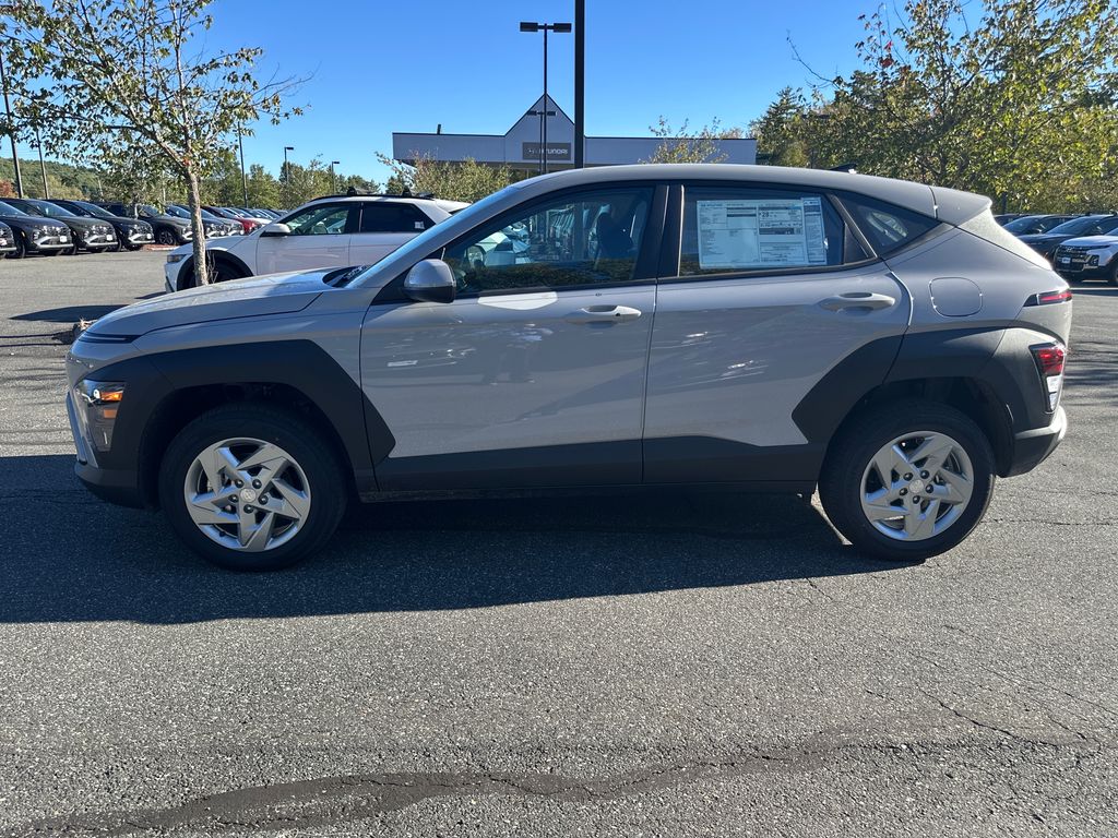 2026 Hyundai Kona SE photo 2