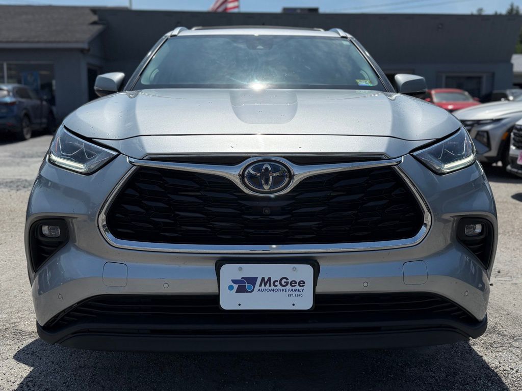 2023 Toyota Highlander Hybrid Limited photo 2