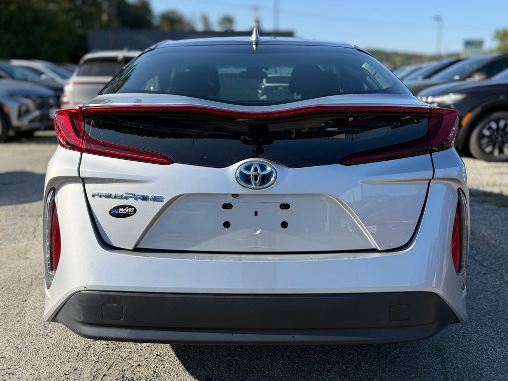 2017 Toyota Prius Prime Plus photo 4