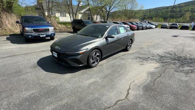2025 Hyundai Elantra Hybrid Sedan 