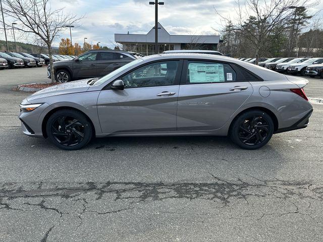 2026 Hyundai Elantra SEL Sport photo 2