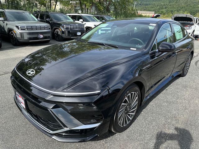 2025 Hyundai Sonata Hybrid Sedan 