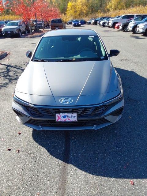2025 Hyundai Elantra Hybrid Sedan 