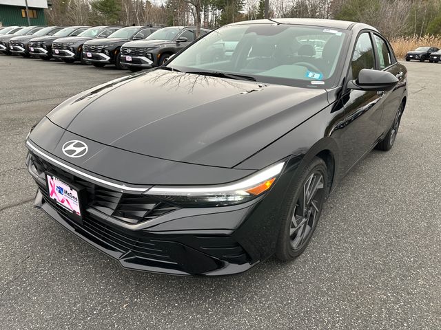 2025 Hyundai Elantra SEL's photo